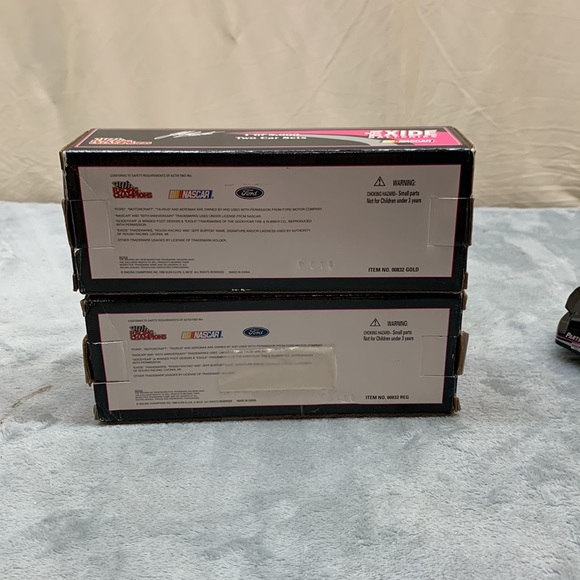 Racing Champions Gold Ford Taurus & Ford Taurus EXIDE 99 1:24 Scale - Picture 6 of 7